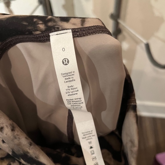 Lululemon black Camo leggings - Picture 3 of 3